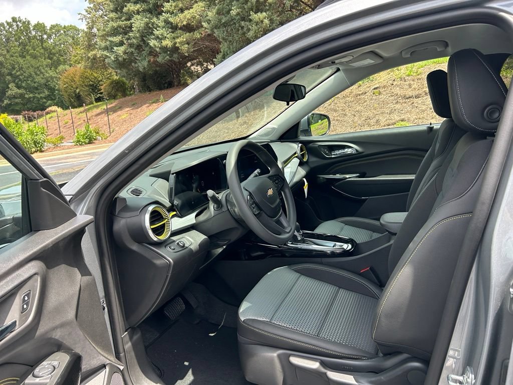 New 2026 Chevrolet Trax LT FWD image 30