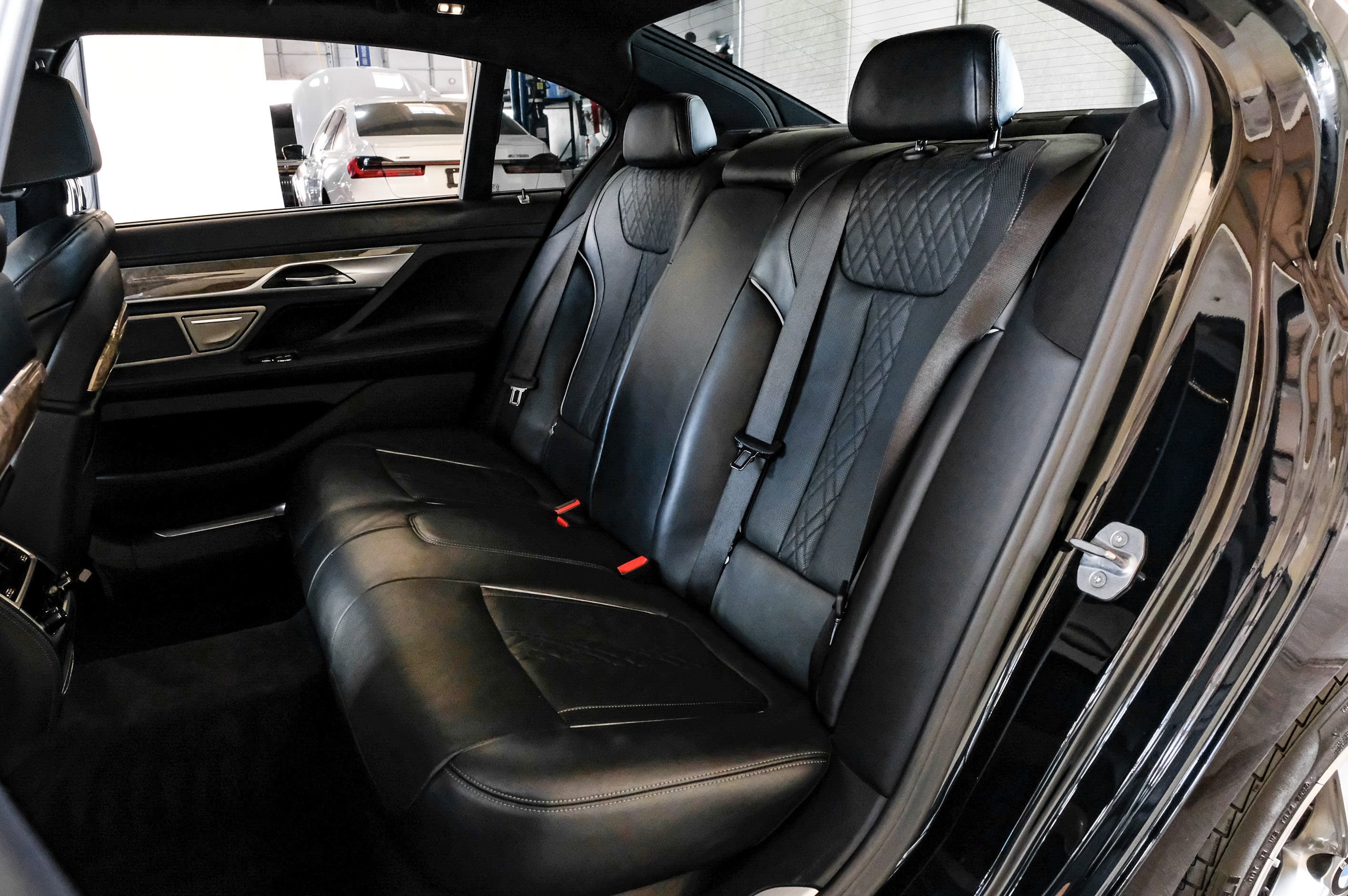 Used 2020 BMW 750i xDrive w/ Executive Package AWD/4WD image 38