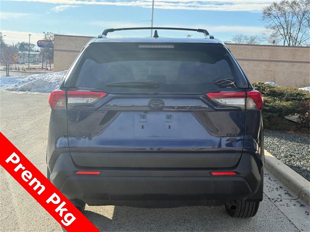 Used 2022 Toyota RAV4 XLE Premium image 4
