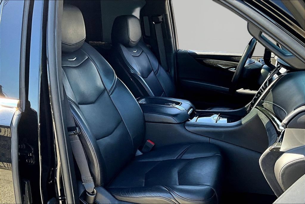 Used 2020 Cadillac Escalade Platinum AWD/4WD image 29