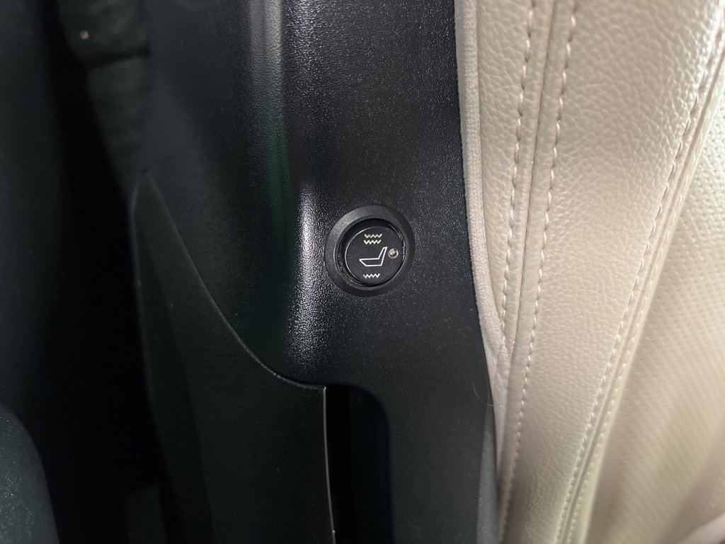 Used 2020 Land Rover Range Rover Velar S image 28