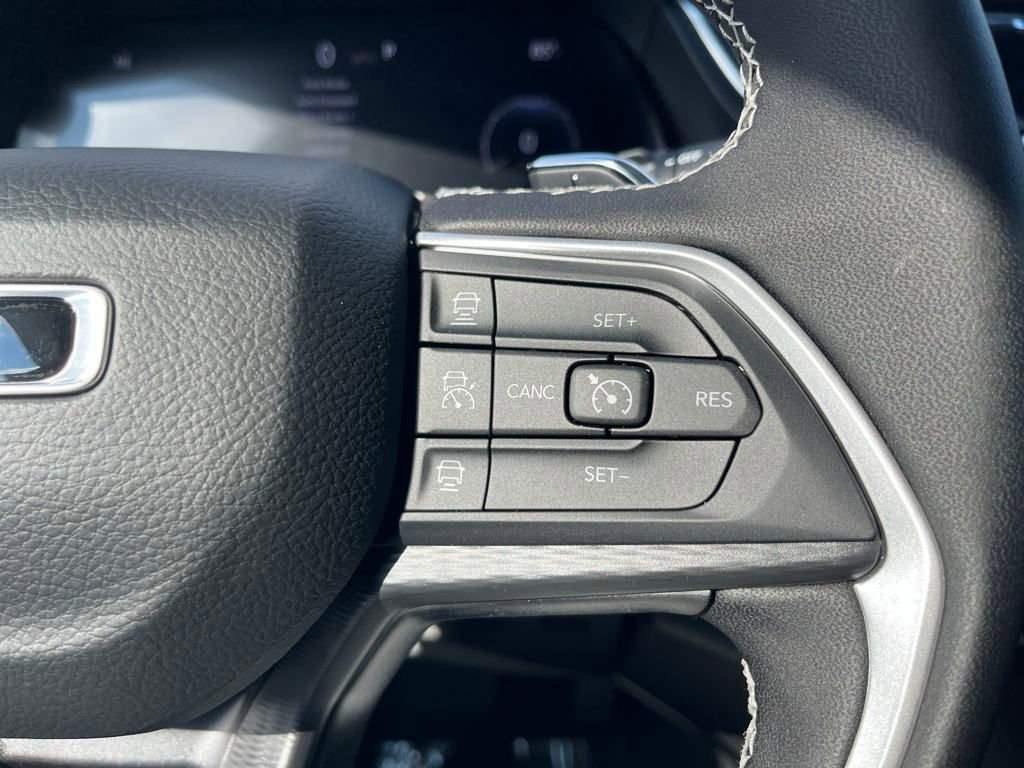 New 2025 Jeep Grand Cherokee L Laredo w/ Luxury Tech Group I image 30