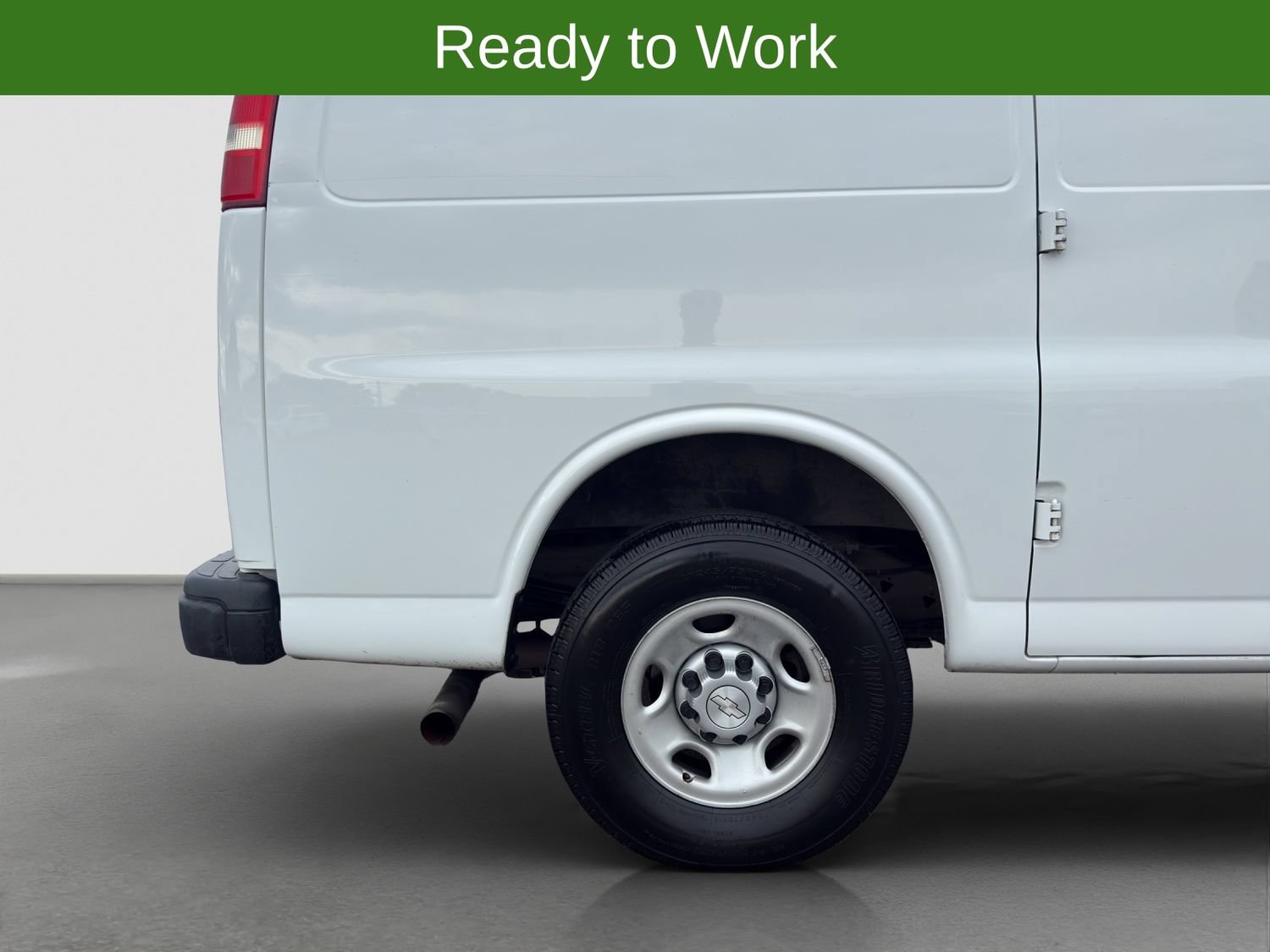 Used 2018 Chevrolet Express 2500 w/ Driver Convenience Package RWD image 20