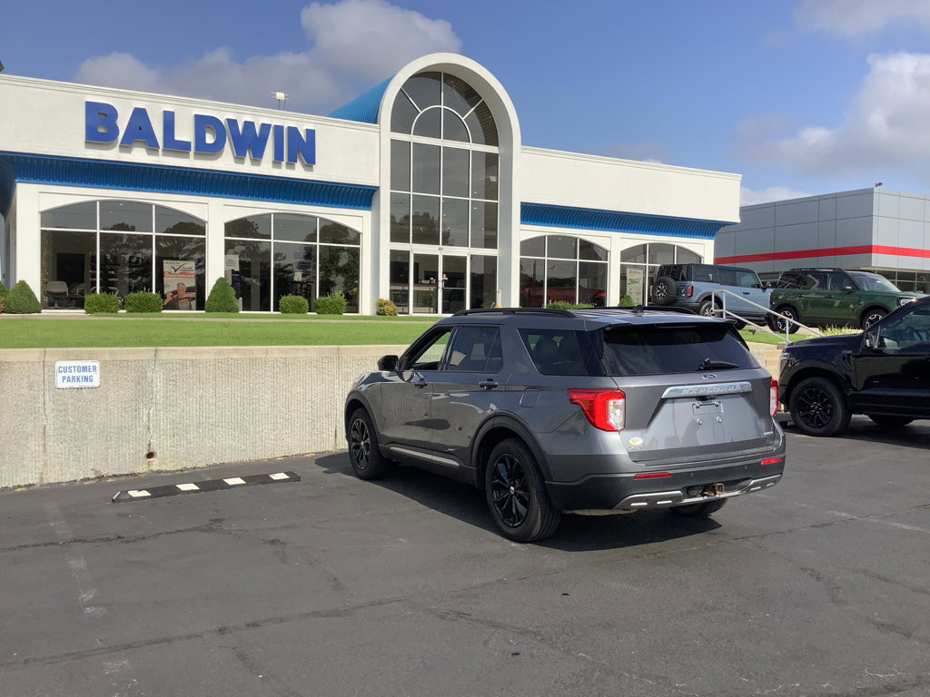 Used 2022 Ford Explorer XLT w/ Equipment Group 202A image 5