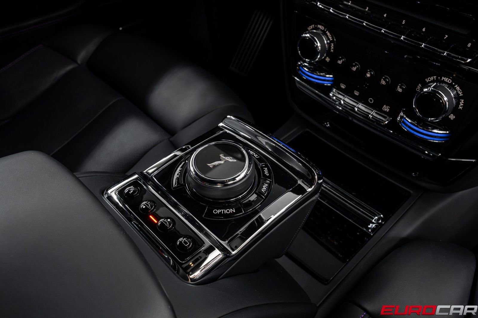 Used 2024 Rolls-Royce Phantom Sedan image 32