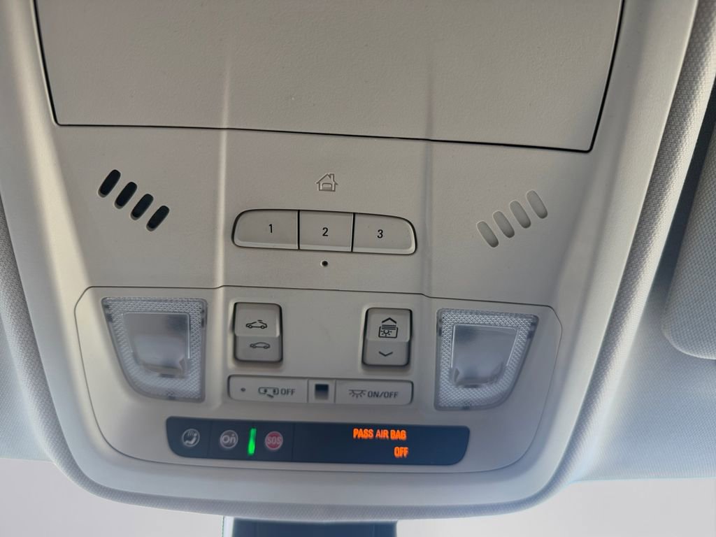 Used 2017 Cadillac XT5 Luxury w/ Driver Awareness Package image 18