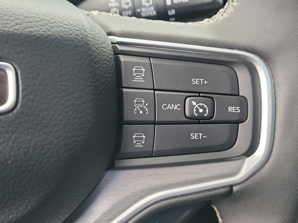 Used 2025 Jeep Wagoneer Series II w/ Convenience Group I AWD/4WD image 11