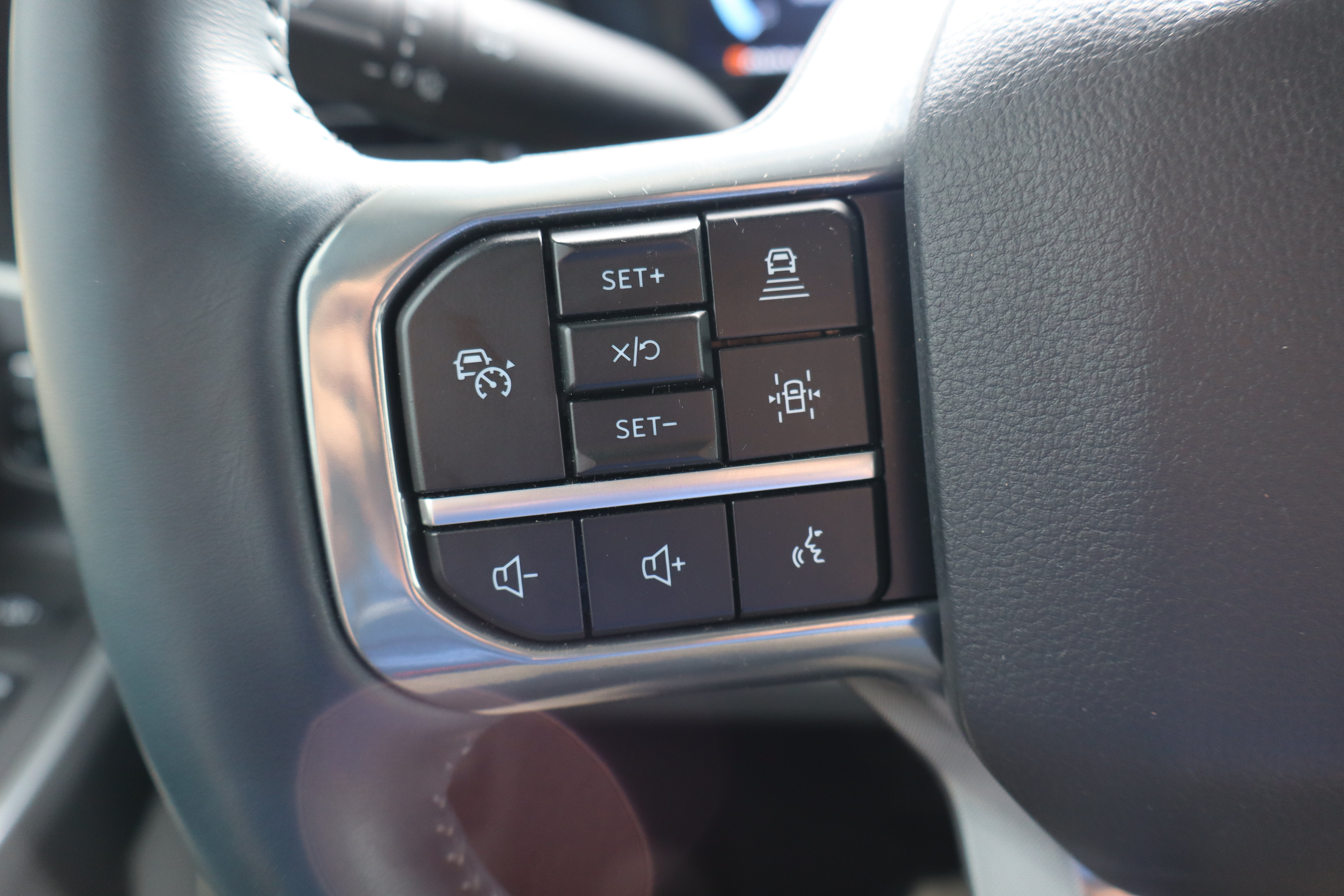 Used 2024 Ford F350 Limited w/ FX4 Off-Road Package AWD/4WD image 15