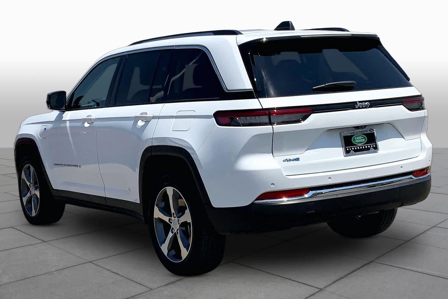 Used 2023 Jeep Grand Cherokee 4WD 4xe w/ Luxury Tech Group II image 11