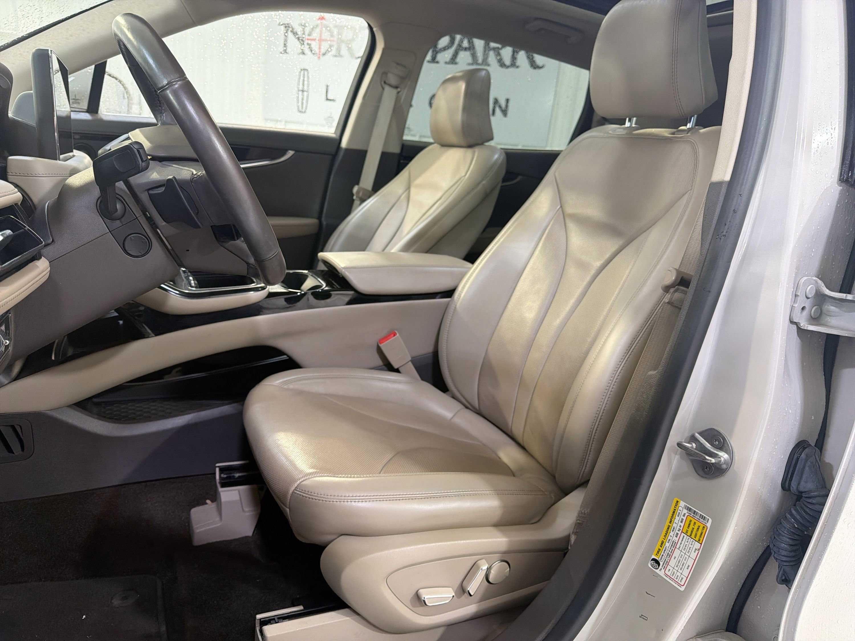 Used 2022 Lincoln Nautilus Reserve w/ Equipment Group 201A AWD/4WD image 10