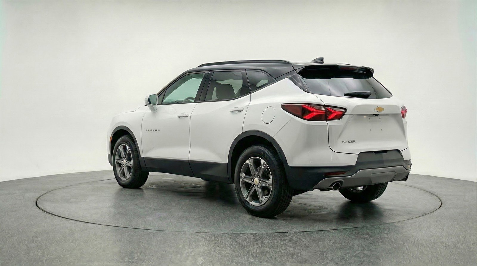 Used 2025 Chevrolet Blazer LT FWD image 6