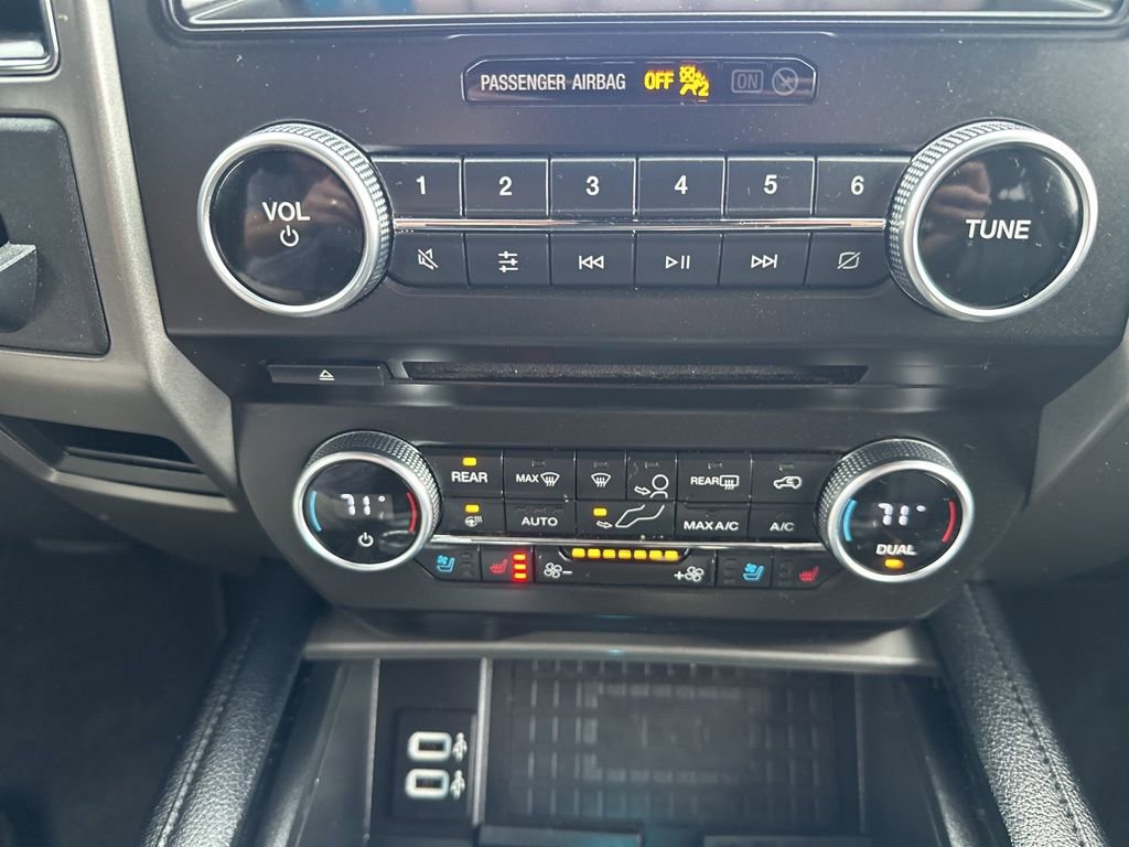 Used 2018 Ford Expedition Max XLT w/ Equipment Group 202A AWD/4WD image 29