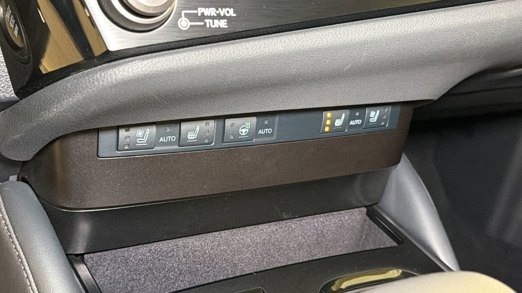 Certified 2025 Lexus ES 350 w/ Premium Package image 28