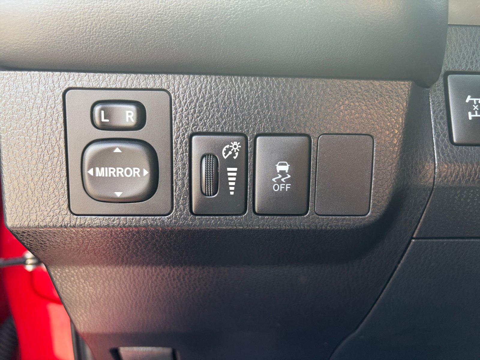 Used 2014 Toyota RAV4 XLE AWD/4WD image 27