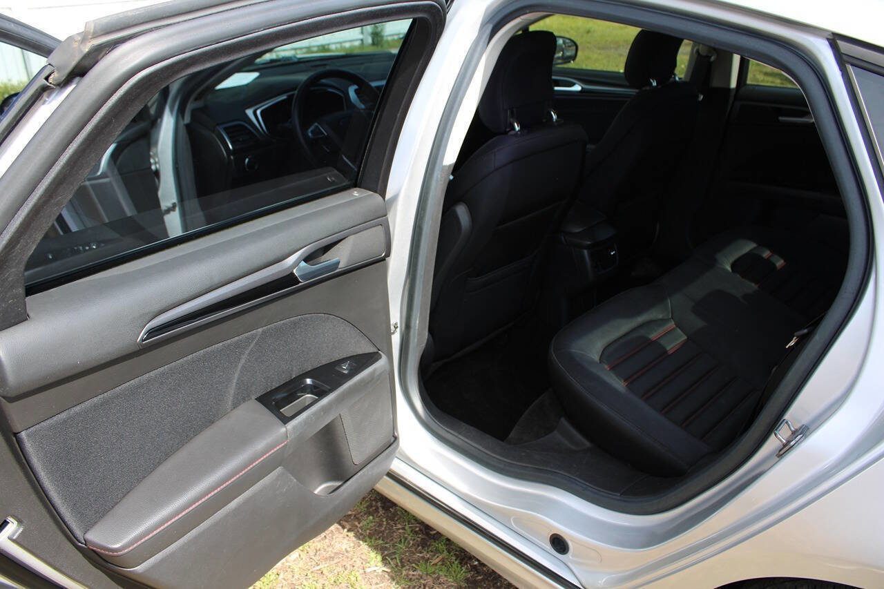 Used 2013 Ford Fusion SE image 24