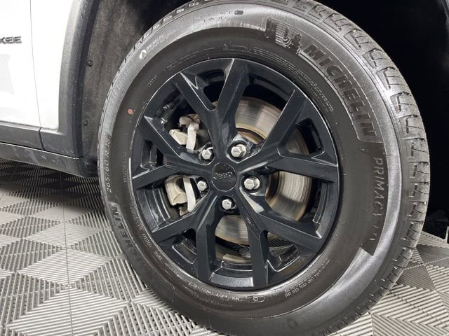 Used 2024 Jeep Grand Cherokee L Laredo image 14