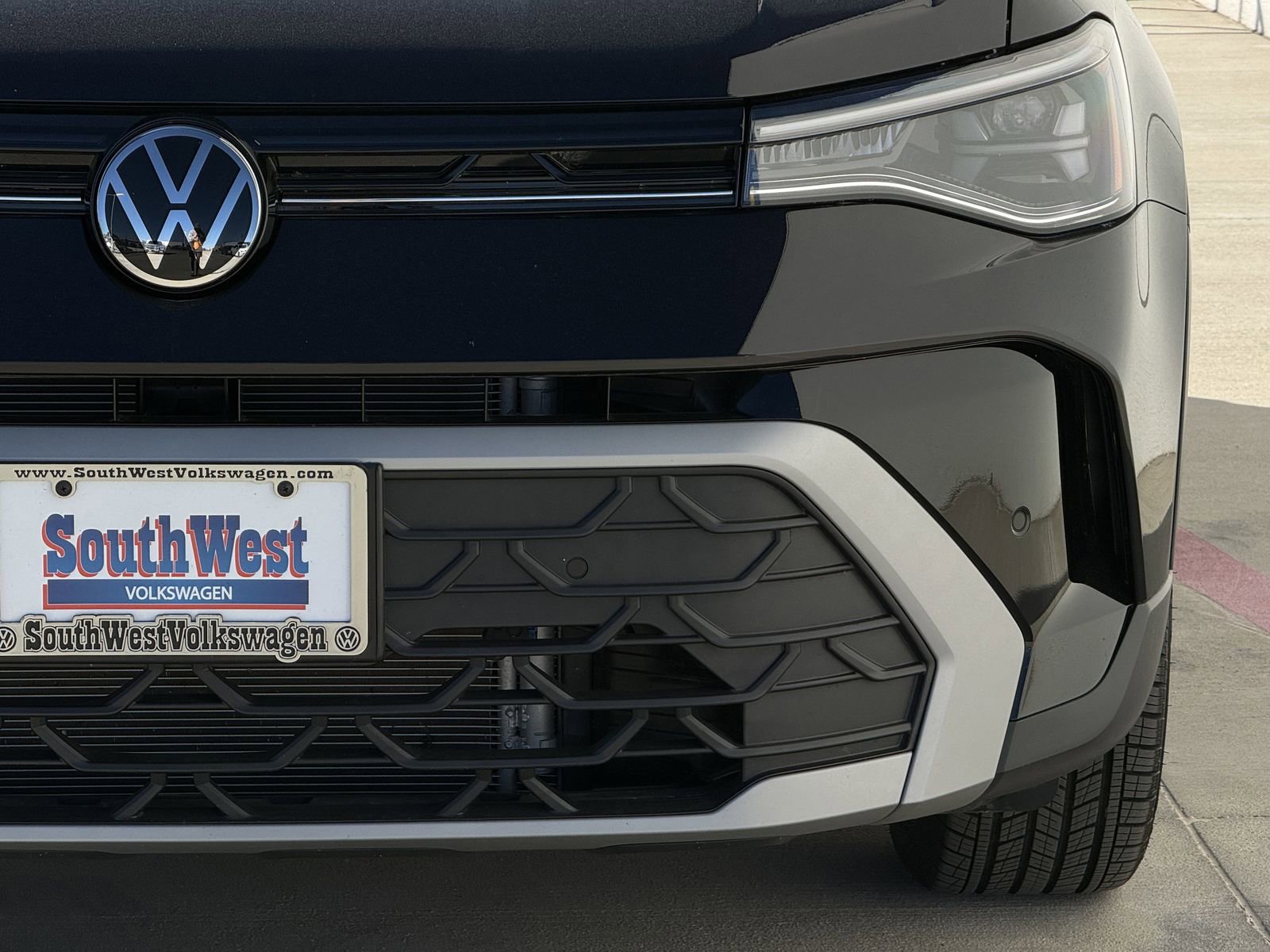 Used 2025 Volkswagen Taos SE image 9