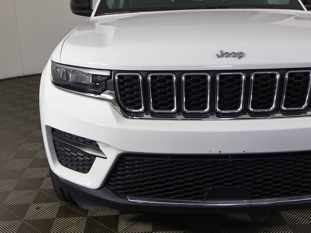 Used 2023 Jeep Grand Cherokee Laredo image 11