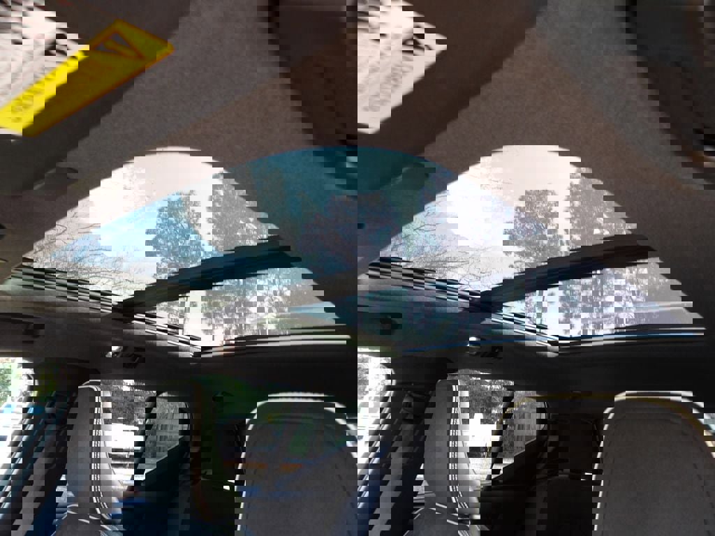 Used 2021 Volvo XC40 T5 R-Design w/ Protection Package Premier image 14