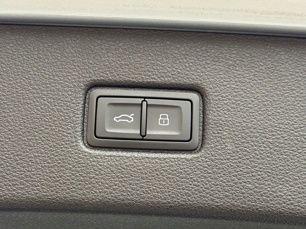 Used 2025 Audi Q7 3.0T Premium Plus image 36