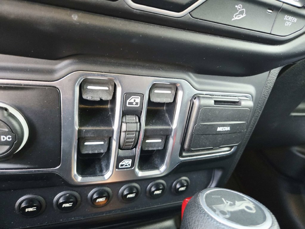 Used 2020 Jeep Wrangler Unlimited Sahara AWD/4WD image 34