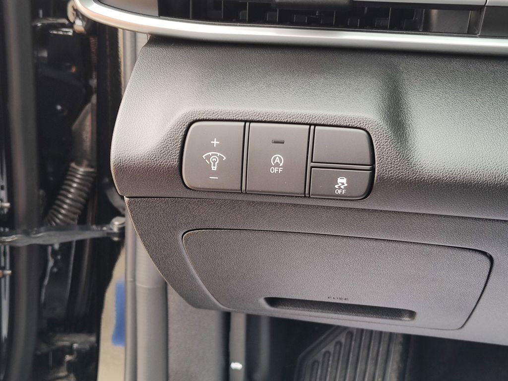 Used 2025 Hyundai Elantra SE image 22