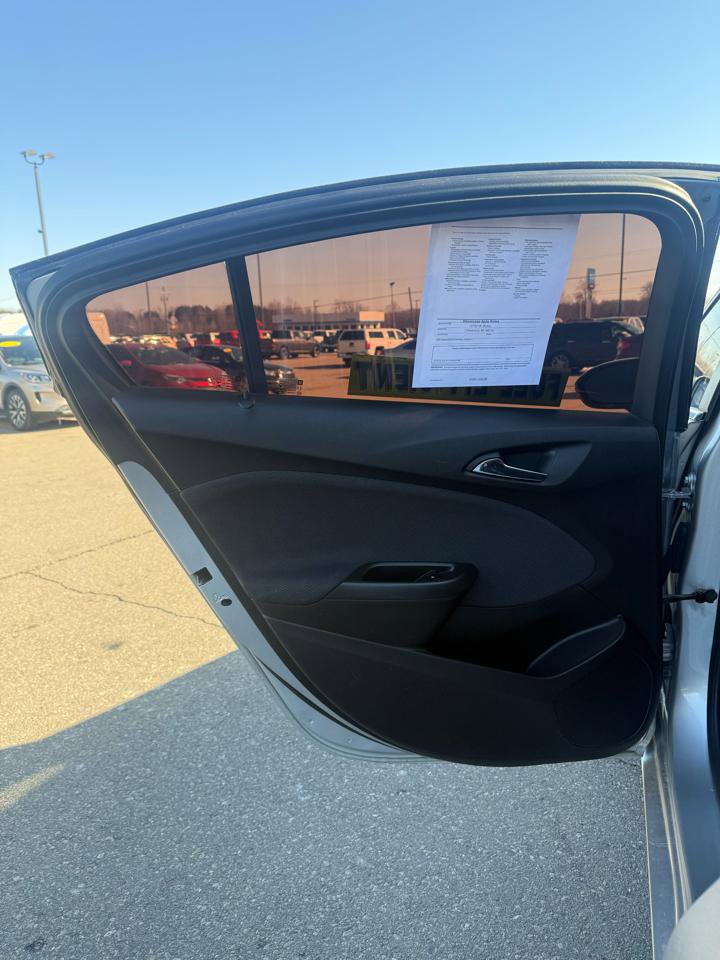 Used 2017 Chevrolet Cruze LT w/ LT Convenience Package image 11