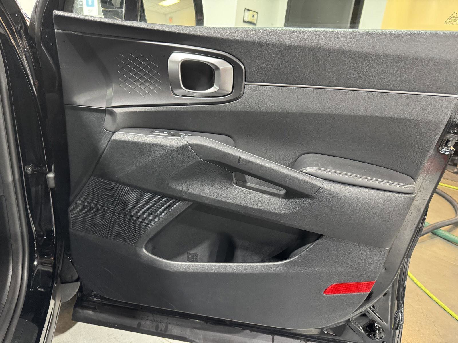 Used 2025 Kia Sorento S AWD/4WD image 19