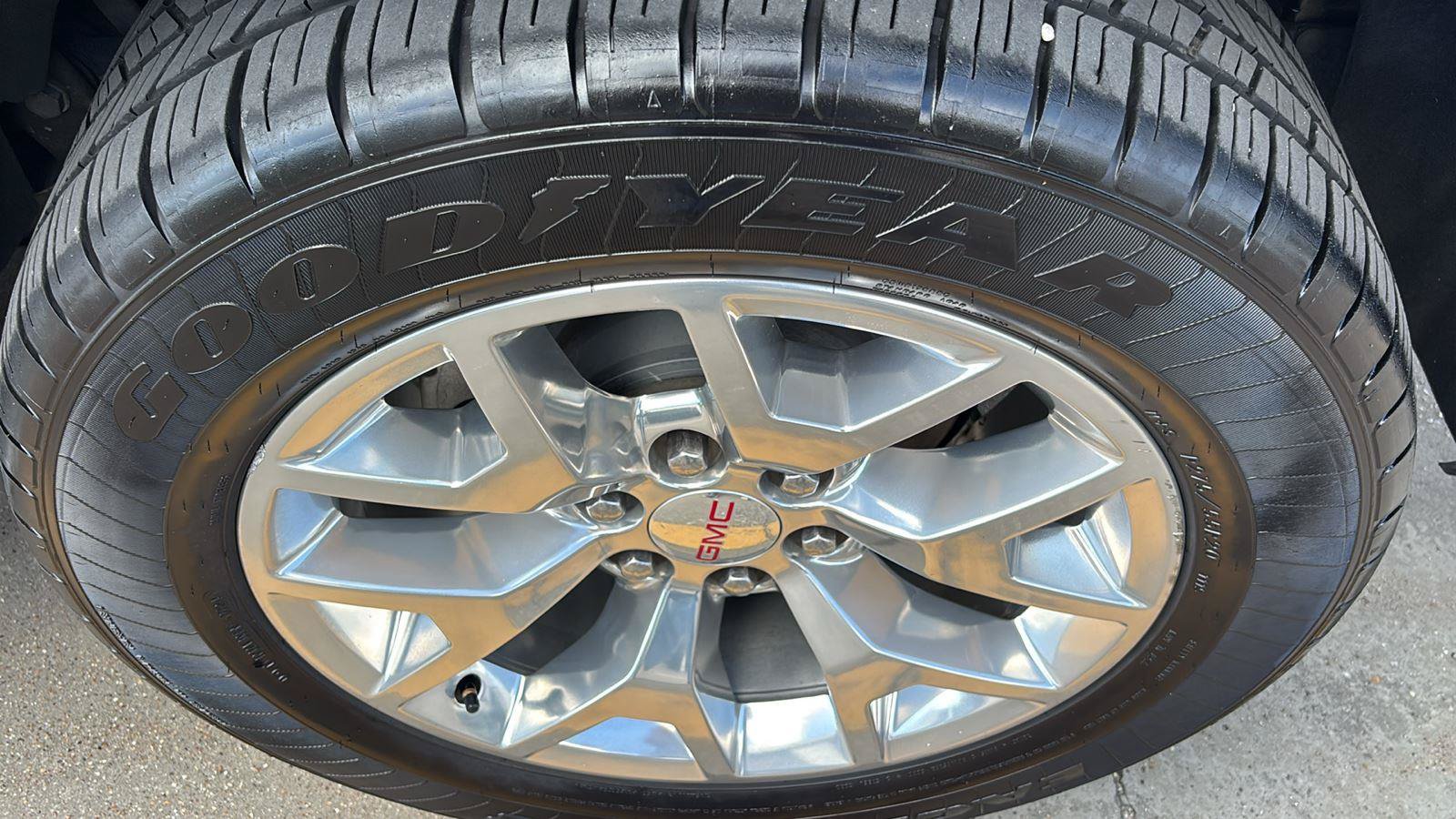 Certified 2018 GMC Yukon SLT w/ Open Road Package RWD image 12