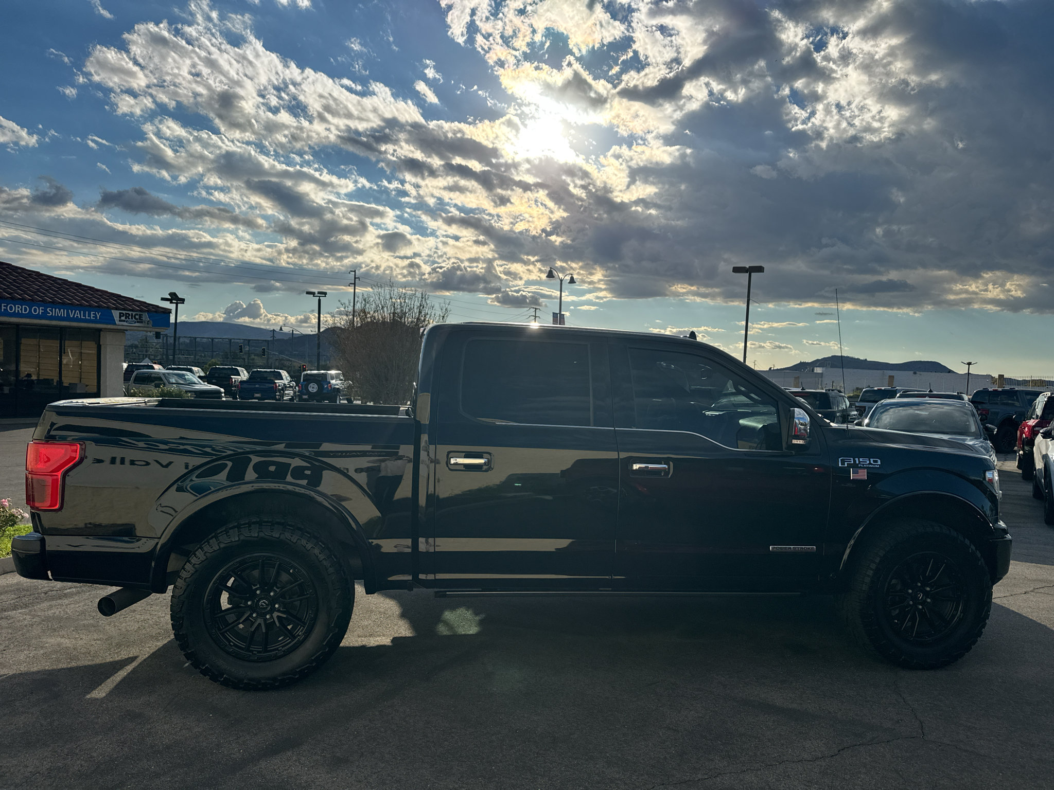 Used 2018 Ford F150 Platinum w/ Equipment Group 701A Luxury RWD image 4