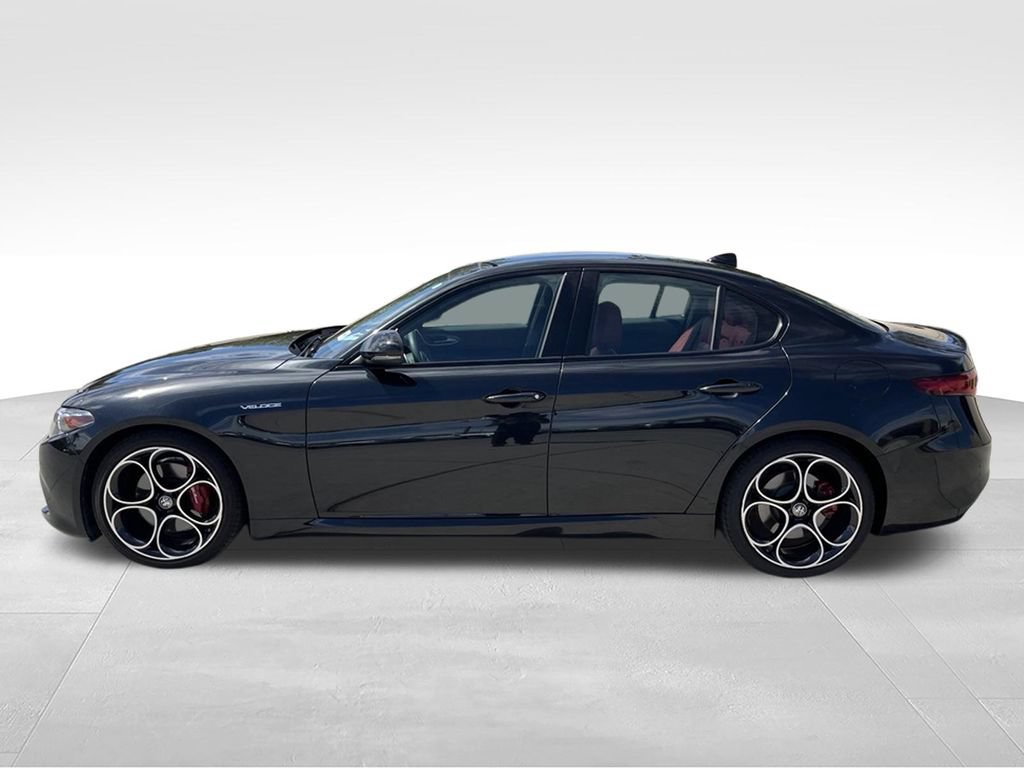 Used 2022 Alfa Romeo Giulia Veloce RWD image 10