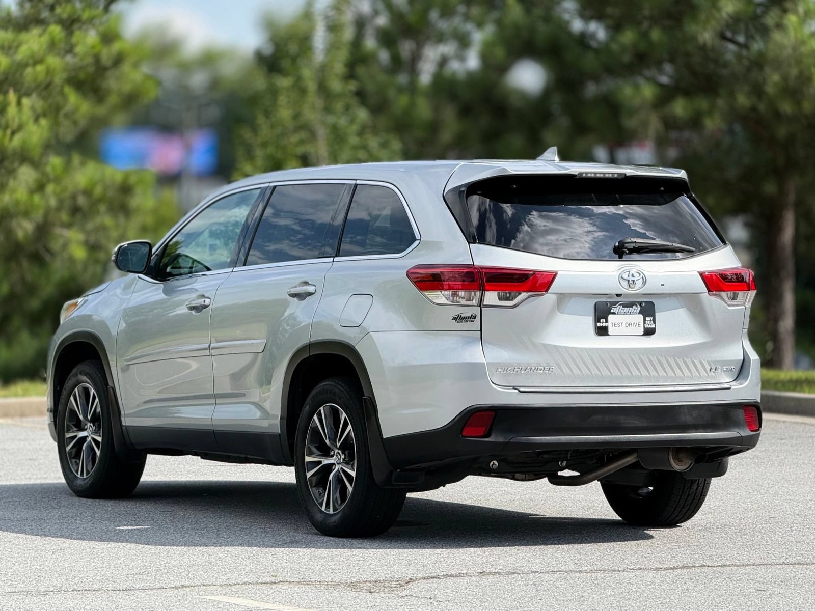Used 2019 Toyota Highlander Plus w/ Protection Package #3 AWD/4WD image 10