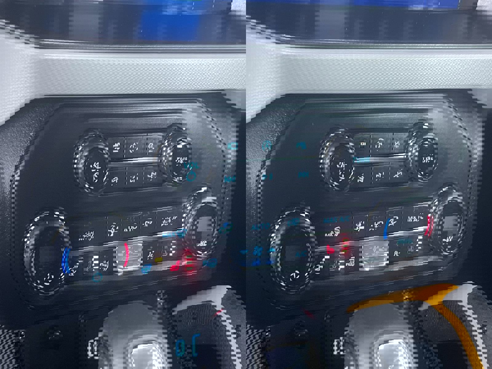 Used 2023 Ford Bronco Badlands image 21