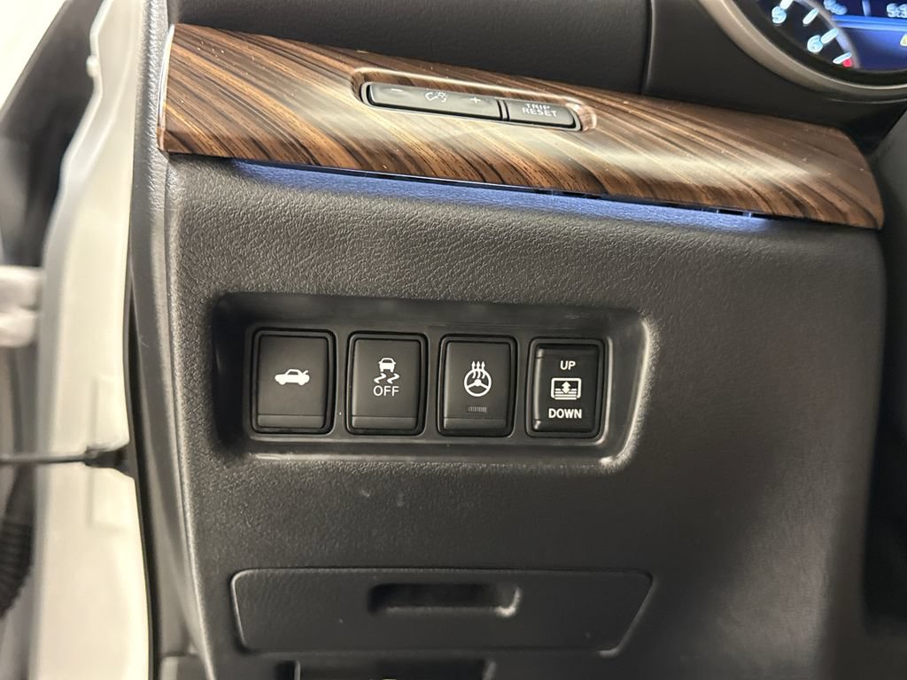 Used 2017 Nissan Maxima Platinum w/ Medallion Package FWD image 23