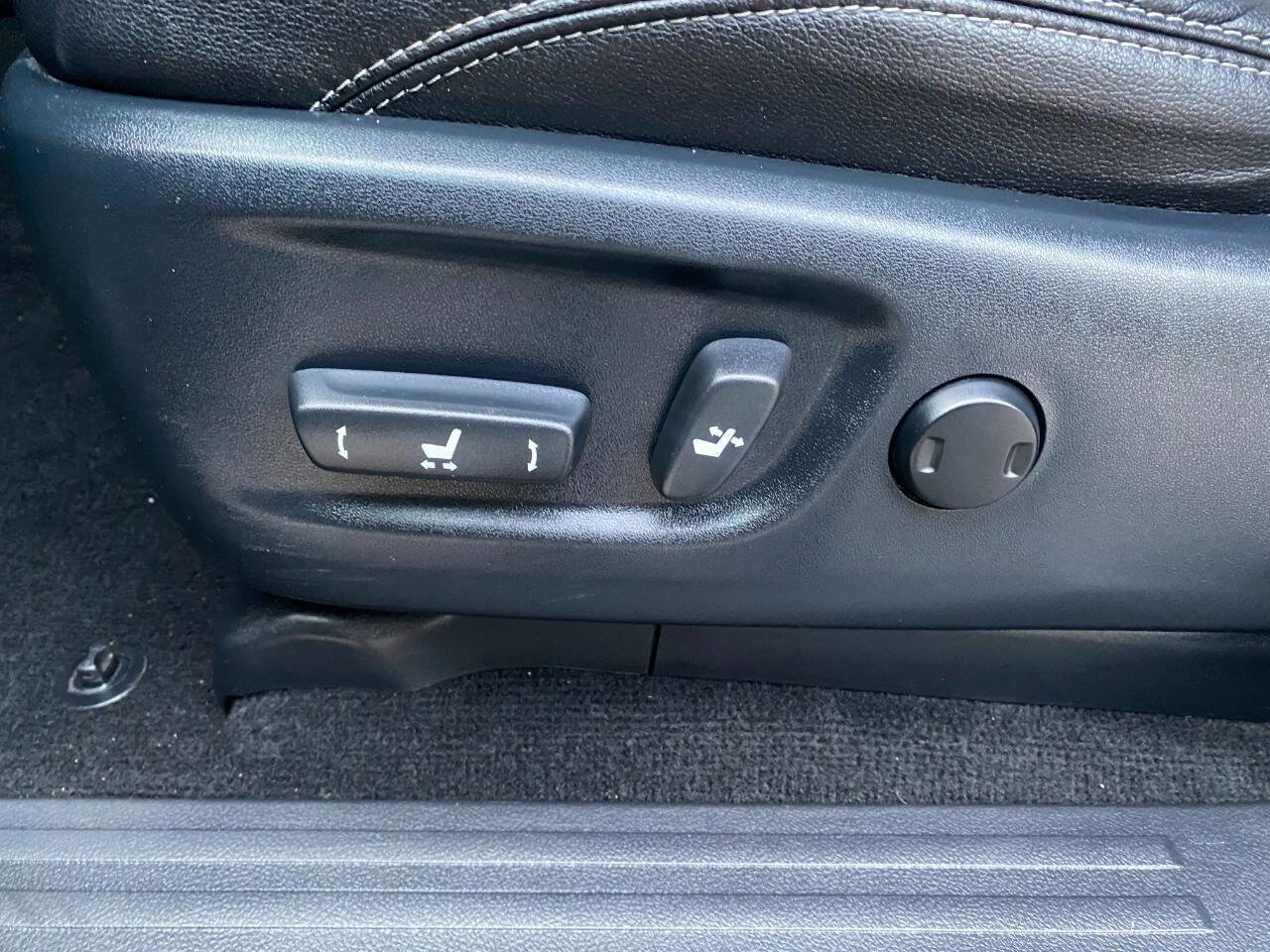 Used 2017 Toyota 4Runner SR5 Premium image 15