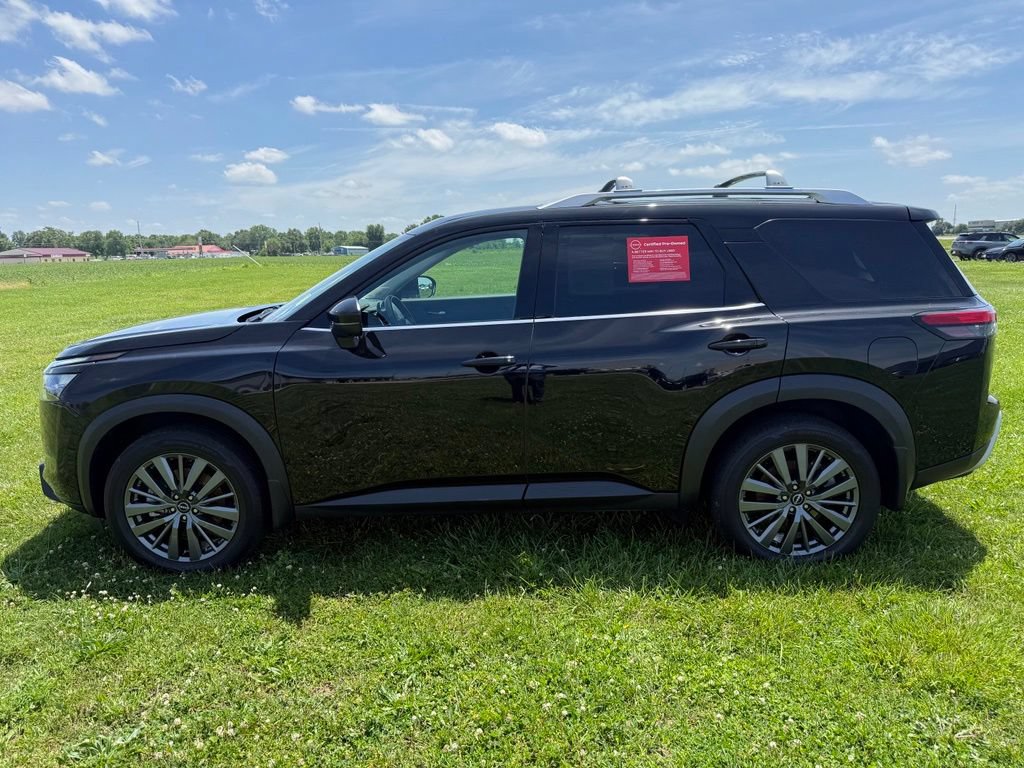 Certified 2025 Nissan Pathfinder SL w/ SL Premium Package AWD/4WD image 8
