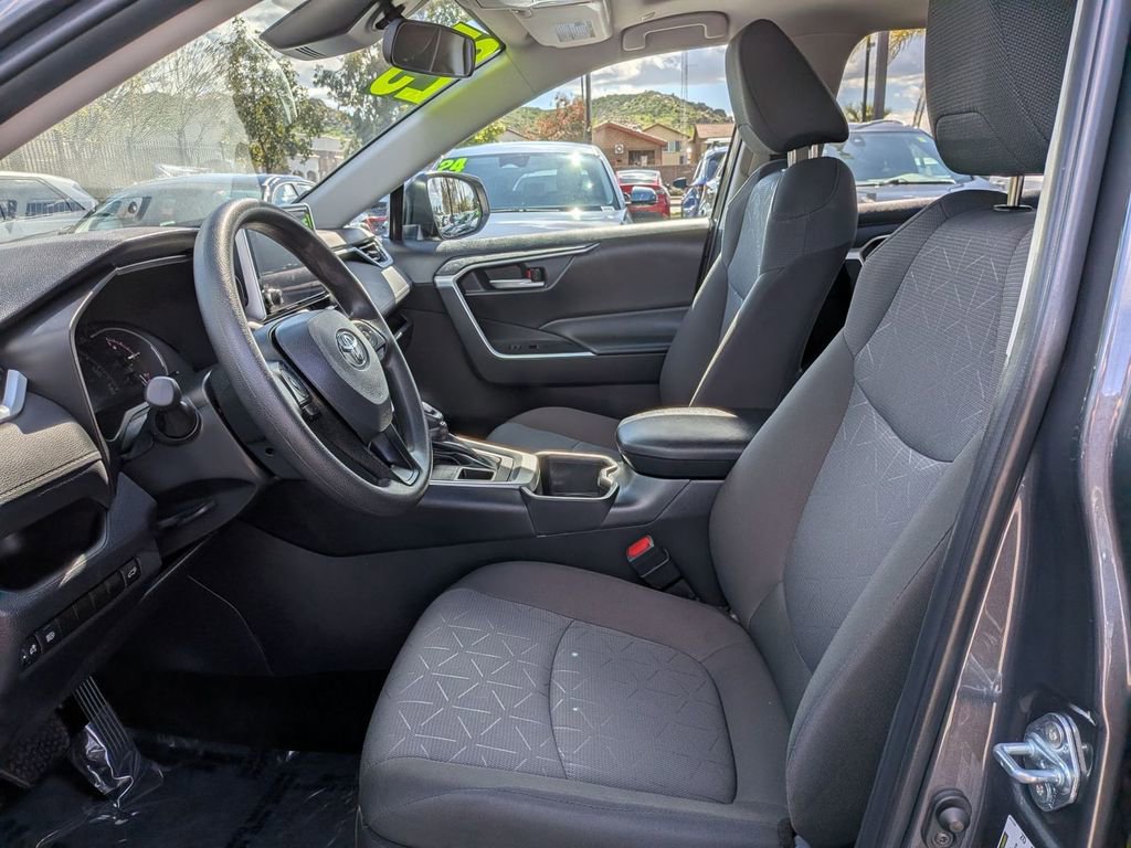 Used 2025 Toyota RAV4 XLE w/ Convenience Package image 15