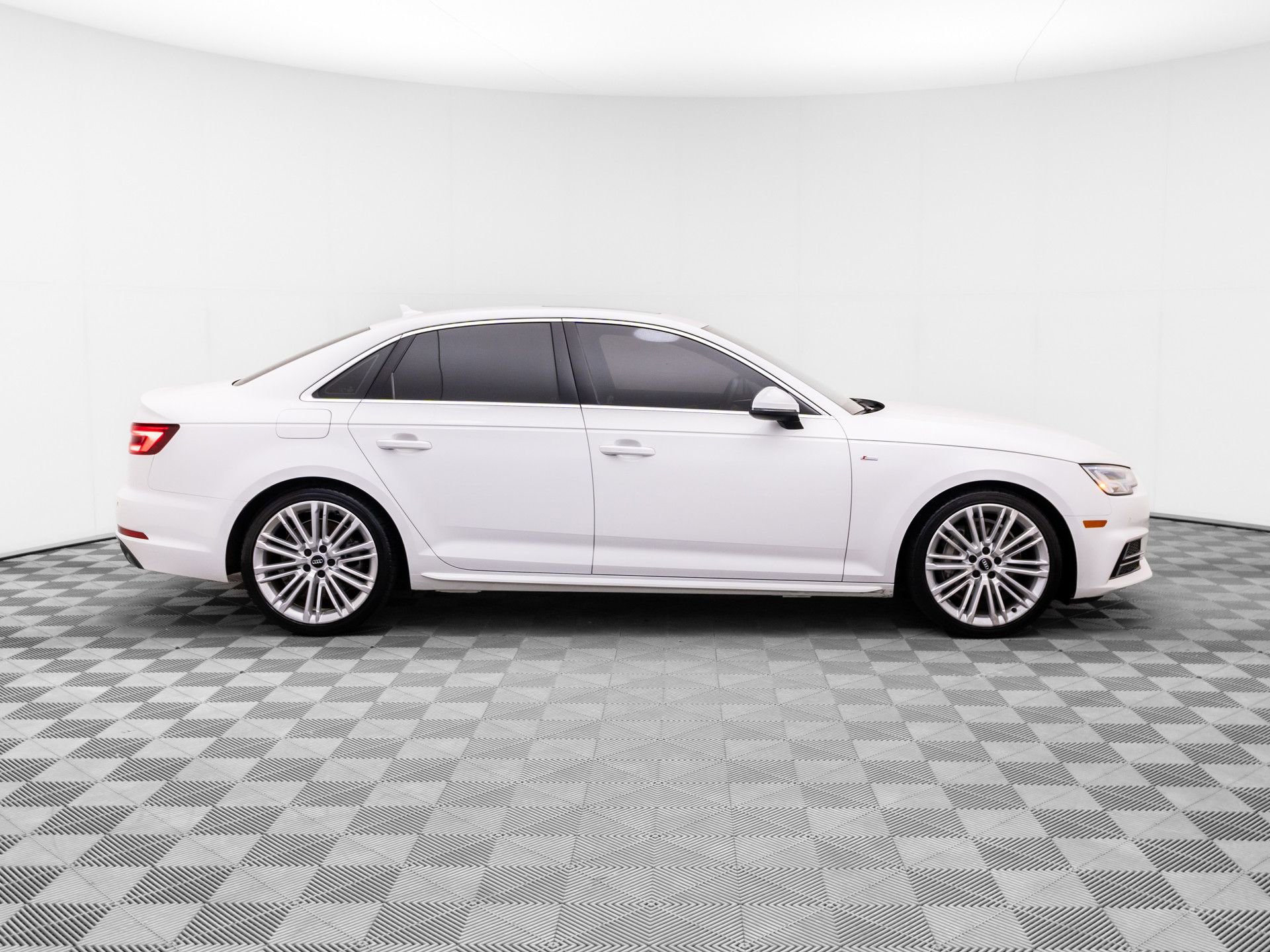 Used 2018 Audi A4 2.0T Premium Plus w/ Premium Plus Package image 8