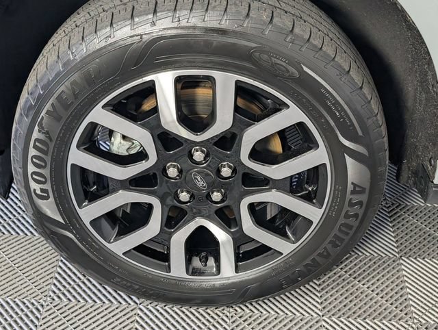 Used 2023 Ford Maverick Lariat w/ Lariat Luxury Package FWD image 8