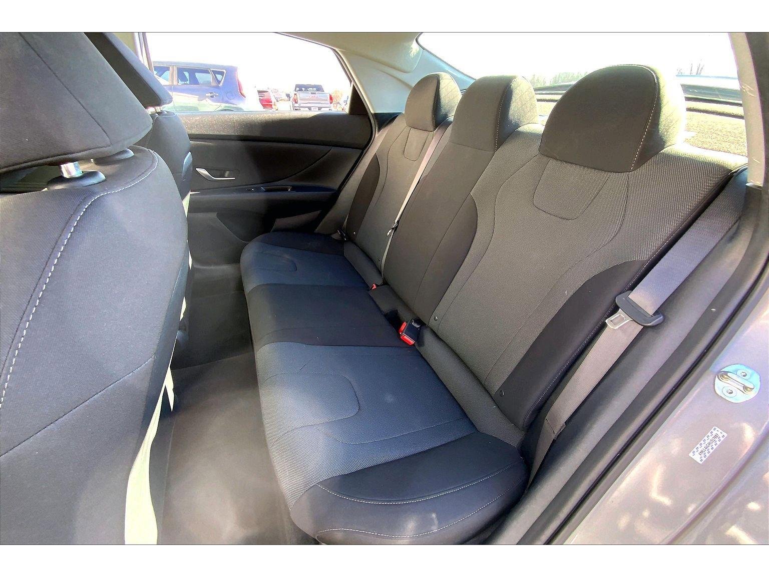 Used 2022 Hyundai Elantra SE w/ Cargo Package image 22