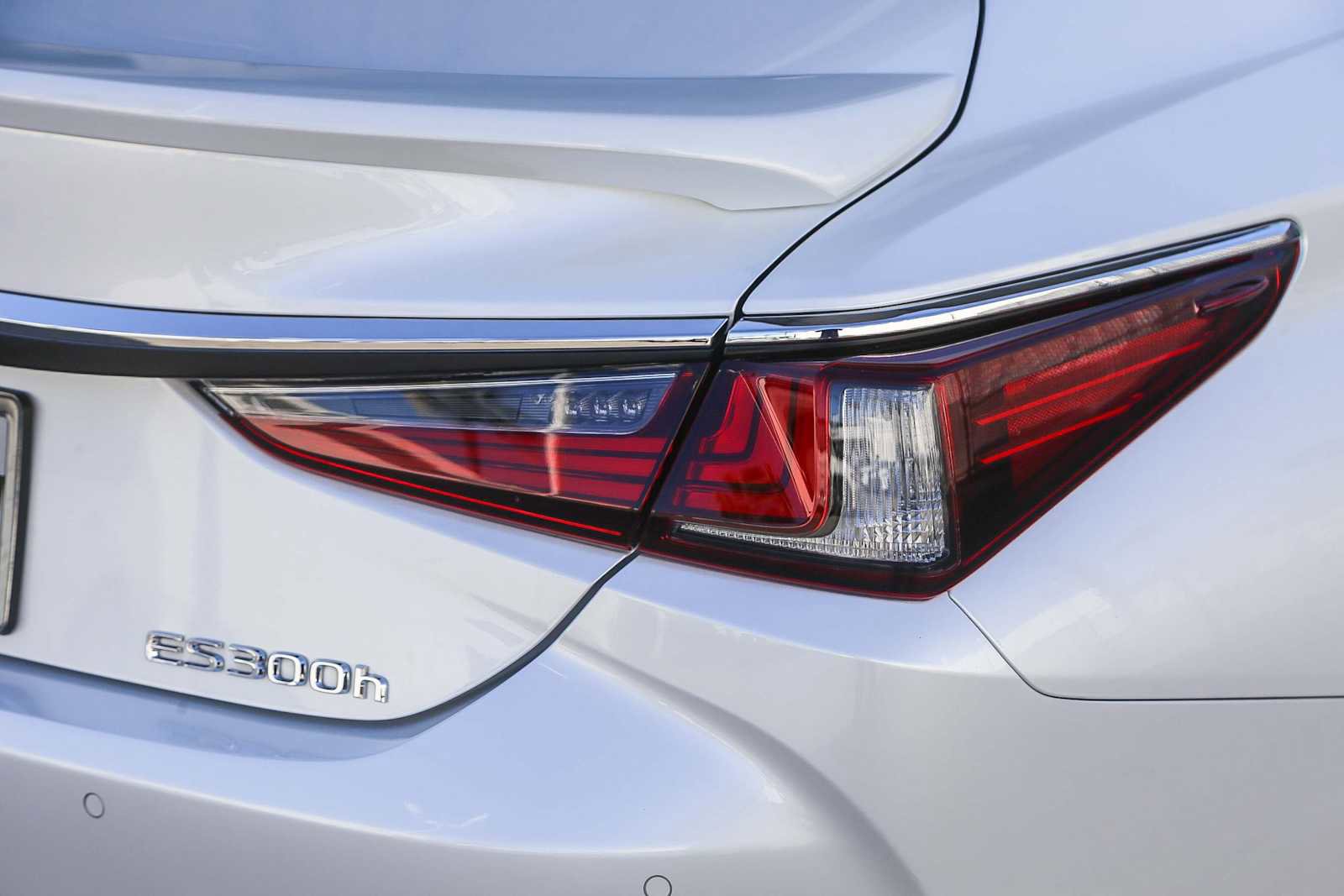 Used 2024 Lexus ES 300h w/ Premium Package image 7