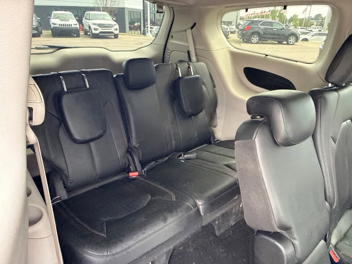 Used 2019 Chrysler Pacifica Touring-L FWD image 24