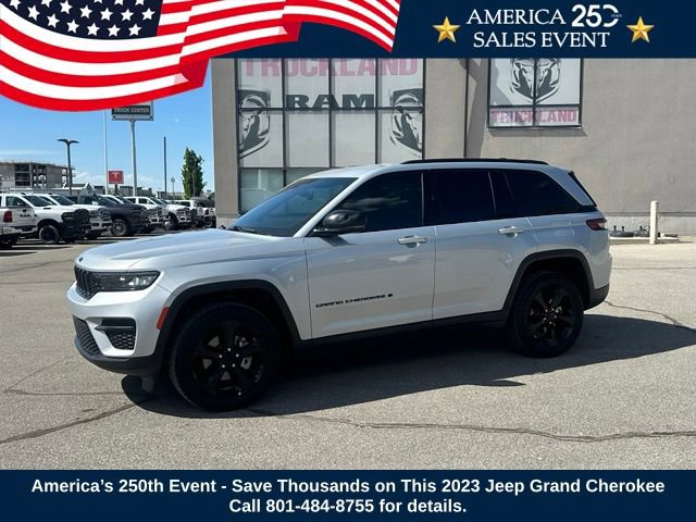 Certified 2023 Jeep Grand Cherokee Altitude AWD/4WD image 1