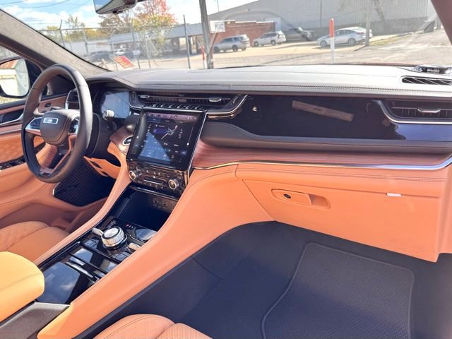 New 2025 Jeep Grand Cherokee Summit image 12