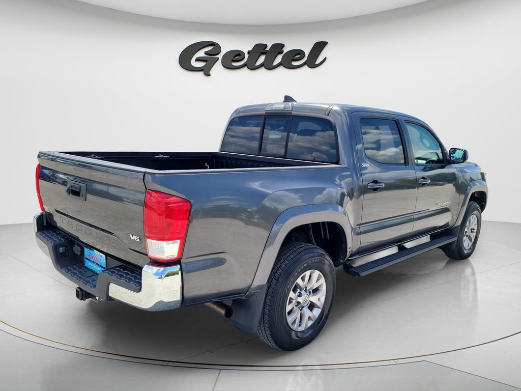 Used 2017 Toyota Tacoma SR5 w/ Tow Package image 4