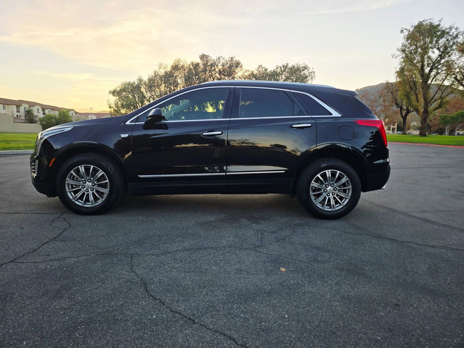Used 2017 Cadillac XT5 Luxury w/ Driver Awareness Package image 5