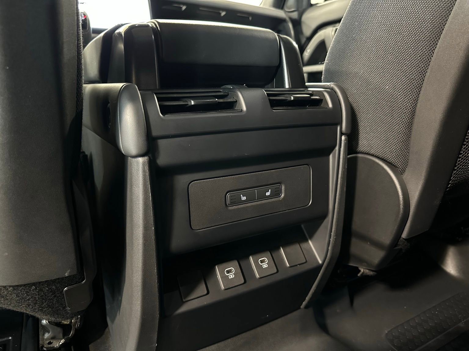 Used 2025 Land Rover Defender 110 X AWD/4WD image 42