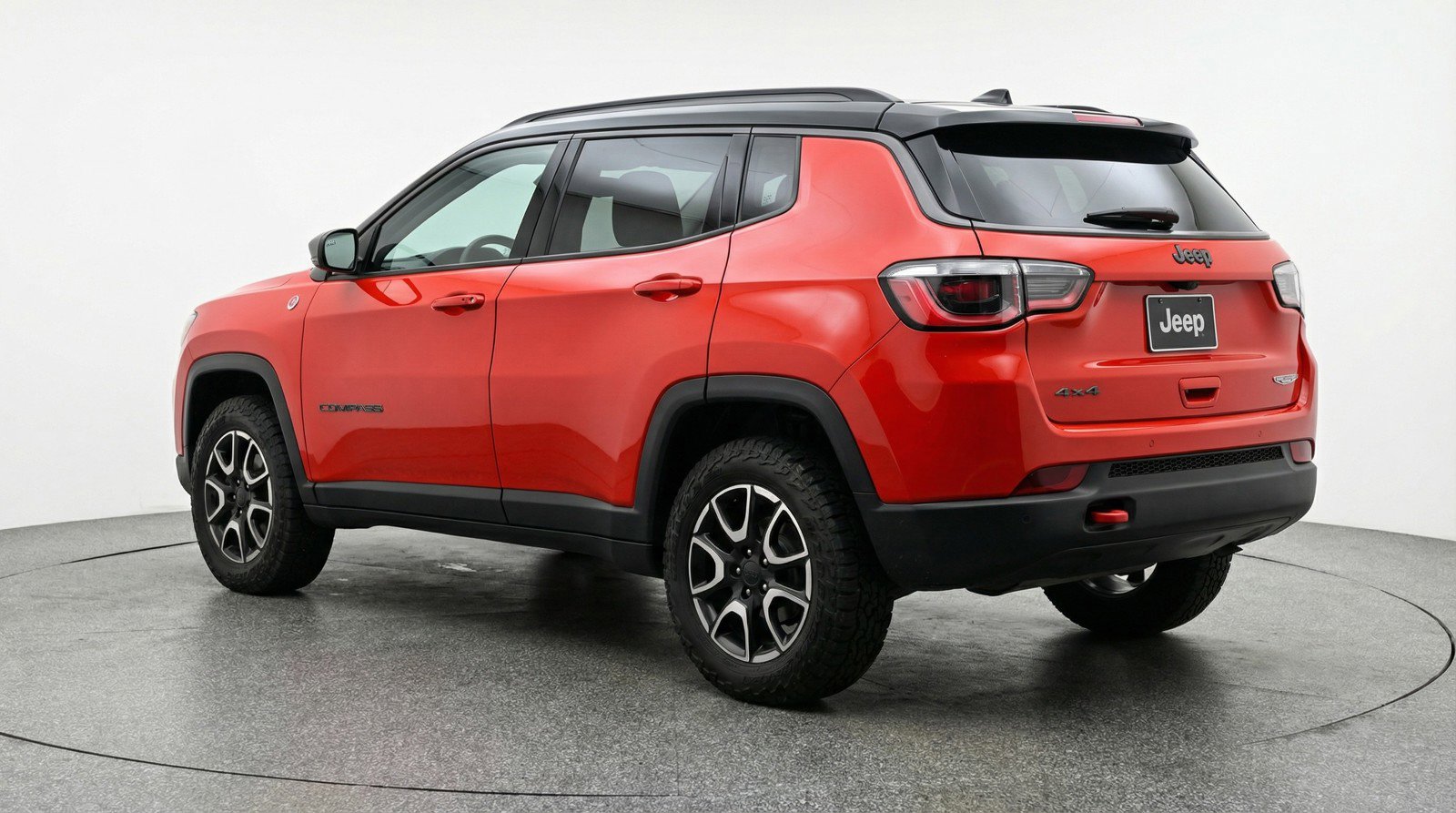 Used 2025 Jeep Compass Trailhawk image 6