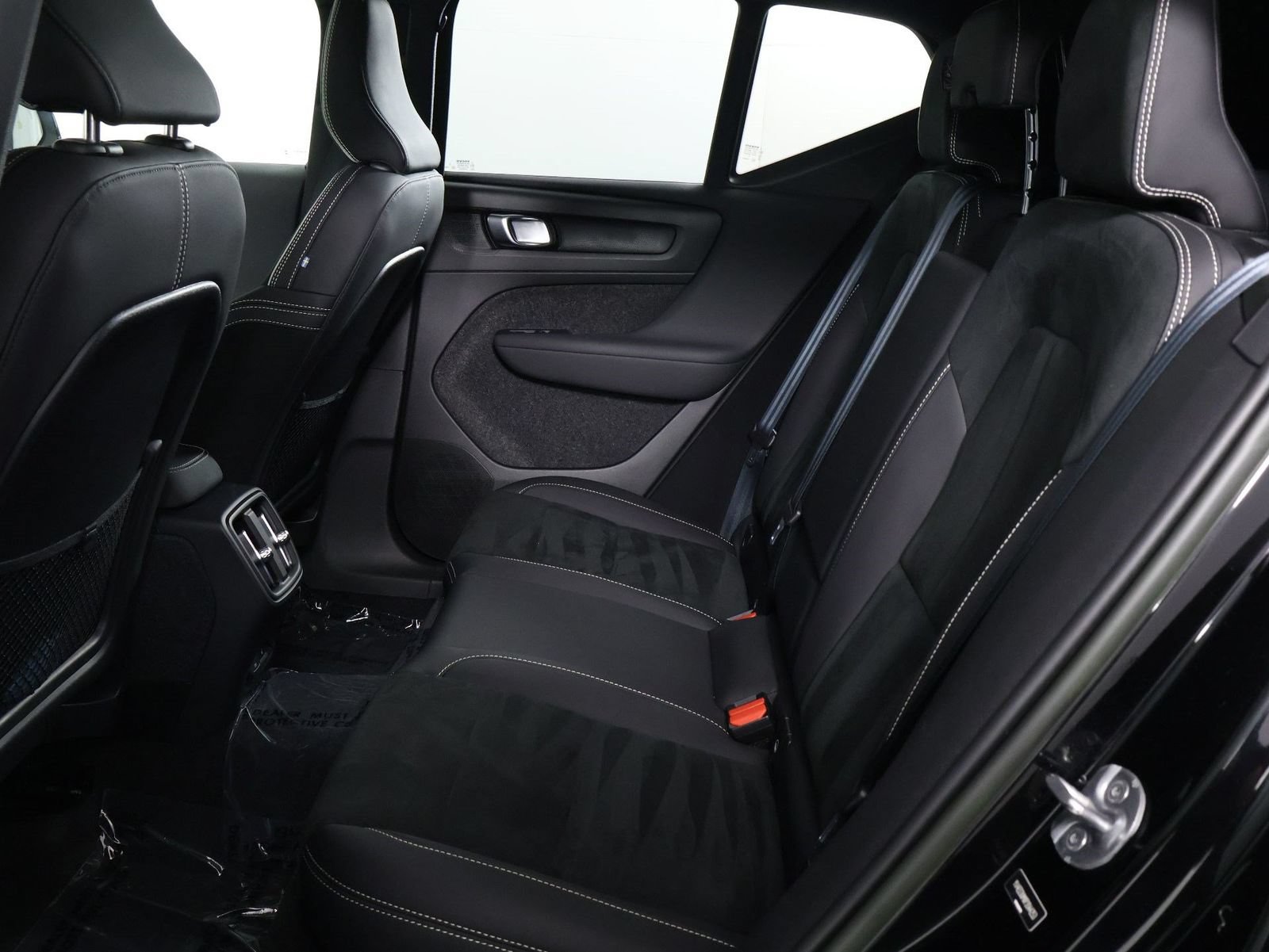 Certified 2023 Volvo XC40 Recharge Ultimate w/ Protection Package Premier AWD/4WD image 31