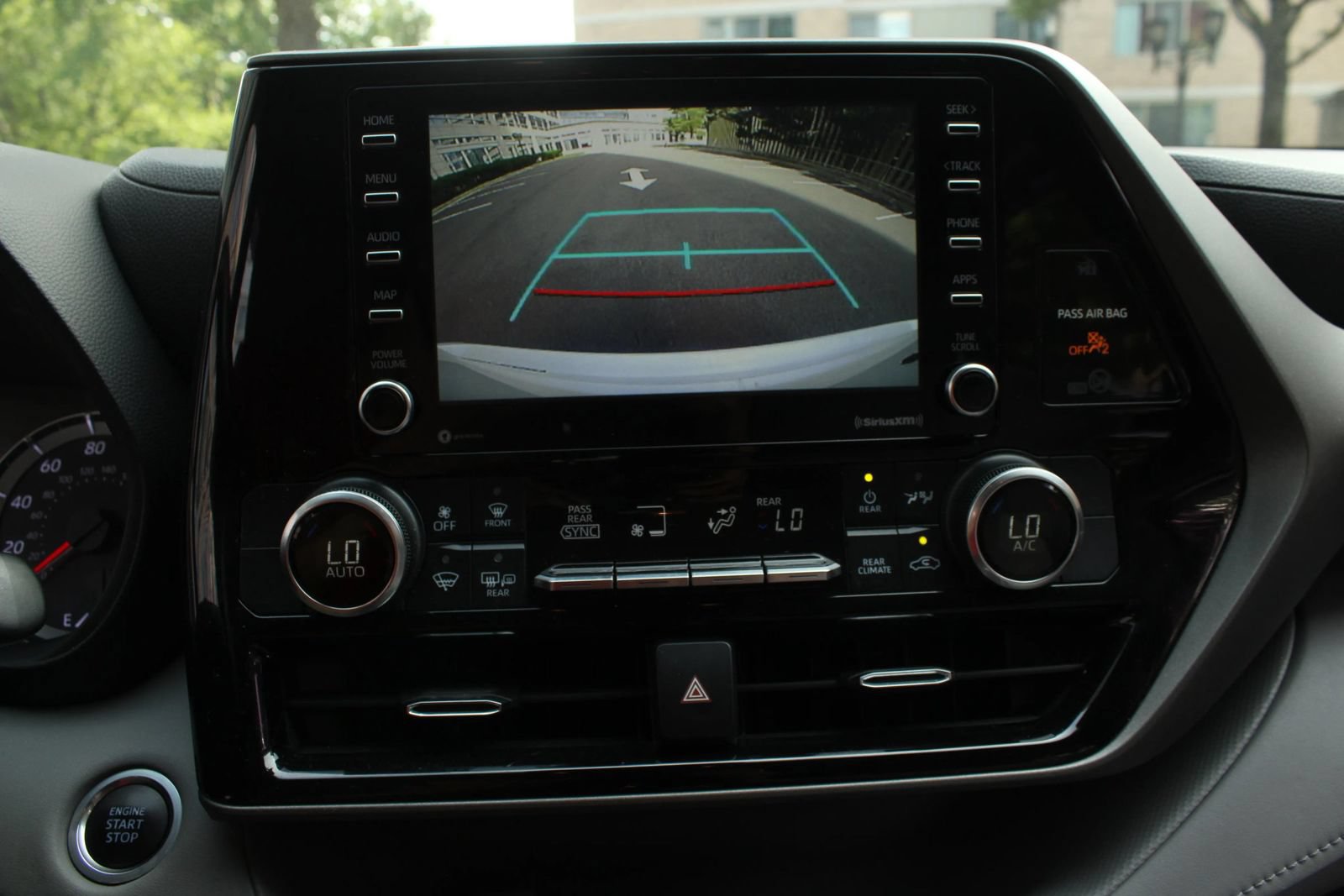 Used 2020 Toyota Highlander L AWD/4WD image 34